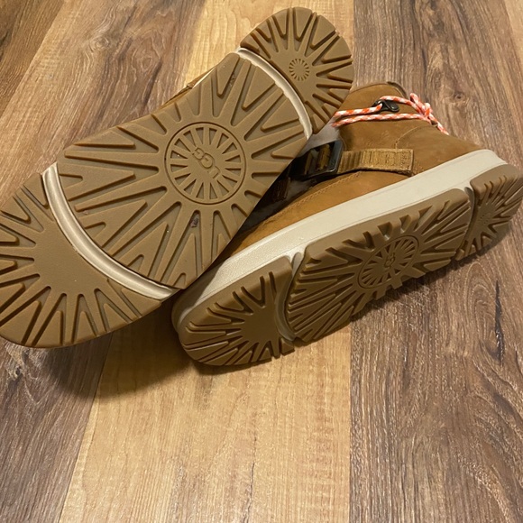 UGG Classic Weather Hikers - Picture 5 of 7